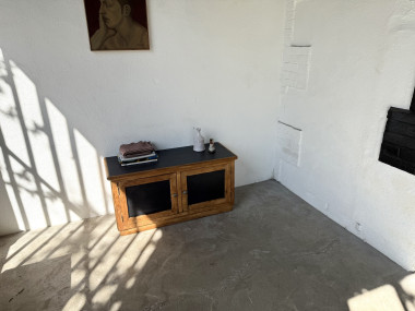 Petit meuble de rangement en pin à 2 portes, vue 4