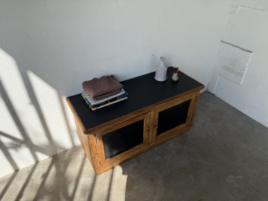 Petit meuble de rangement en pin à 2 portes, vue 10