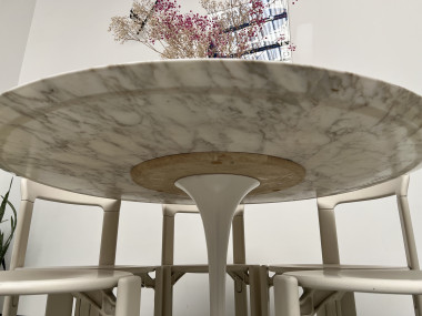 Table ronde Florence Knoll, plateau marbre et piétement tulipe, circa 1960, Eero Saarinen, vue 17