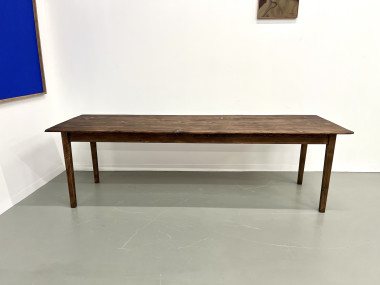 Grande table de ferme en pin massif aux pieds fuseaux, vue 7