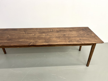 Grande table de ferme en pin massif aux pieds fuseaux, vue 9