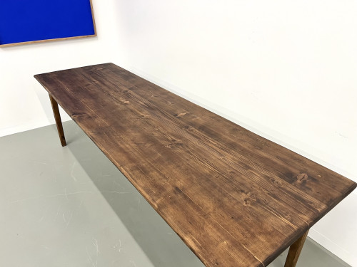 Grande table de ferme en pin massif aux pieds fuseaux, vue 11