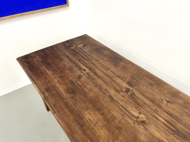 Grande table de ferme en pin massif aux pieds fuseaux, vue 14