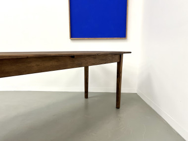 Grande table de ferme en pin massif aux pieds fuseaux, vue 20