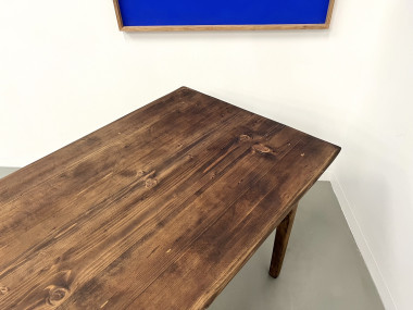 Grande table de ferme en pin massif aux pieds fuseaux, vue 23