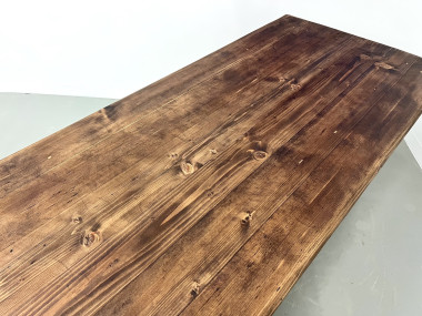 Grande table de ferme en pin massif aux pieds fuseaux, vue 24