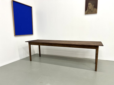 Grande table de ferme en pin massif aux pieds fuseaux, vue 30