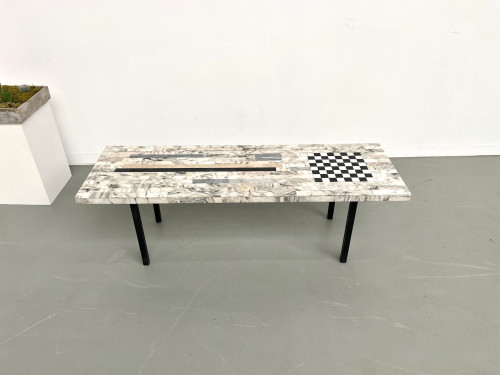 Table basse DLG Guy Resse en marqueterie de marbre, vue 3