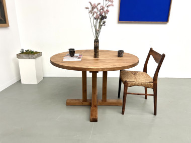 Table en pin ronde "Les Arcs - 1970", vue 3