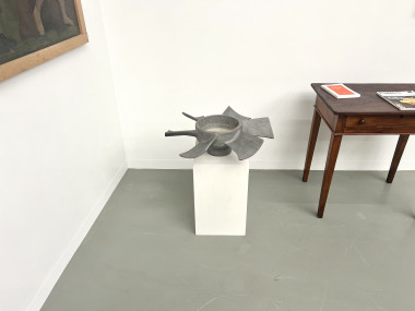 Vase hélicoïdal des années 50 en fonte d'alu, vue 2