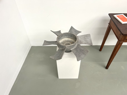 Vase hélicoïdal des années 50 en fonte d'alu, vue 4
