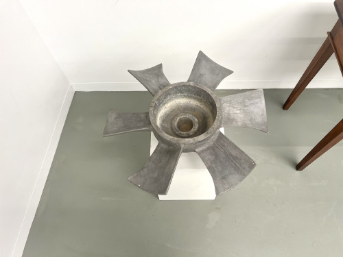 Vase hélicoïdal des années 50 en fonte d'alu, vue 5