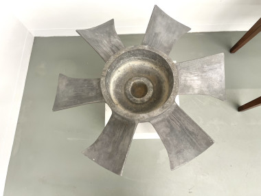 Vase hélicoïdal des années 50 en fonte d'alu, vue 6