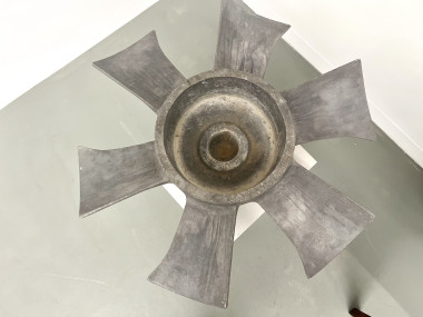 Vase hélicoïdal des années 50 en fonte d'alu, vue 11