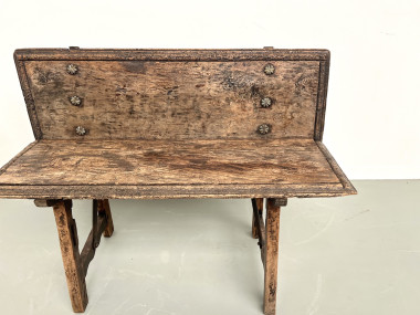 Petit banc brutaliste en chêne du XIXème, vue 5