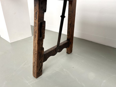 Petit banc brutaliste en chêne du XIXème, vue 12