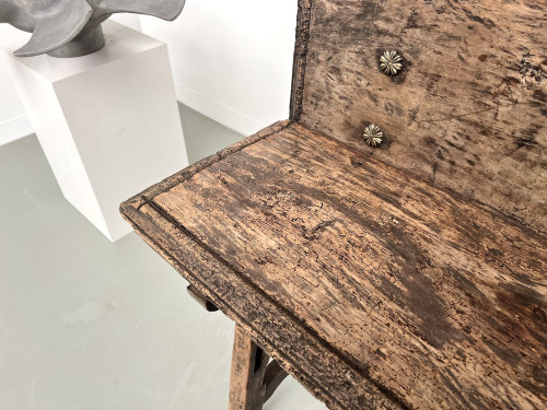 Petit banc brutaliste en chêne du XIXème, vue 13