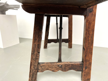 Petit banc brutaliste en chêne du XIXème, vue 16