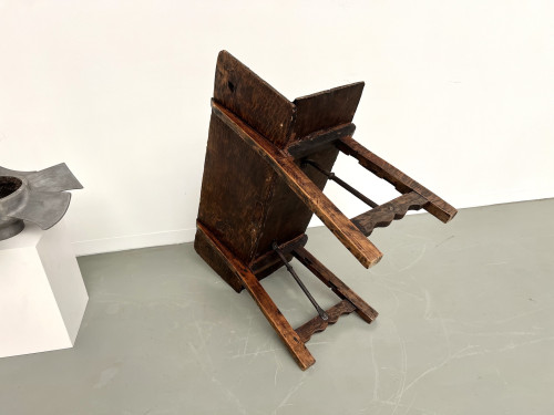 Petit banc brutaliste en chêne du XIXème, vue 26