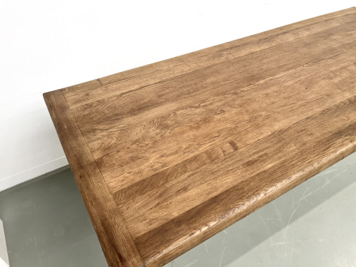 Table de ferme en chêne massif aux pieds fuseaux, vue 4
