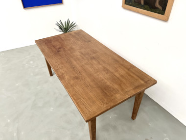 Table de ferme en chêne massif aux pieds fuseaux, vue 7
