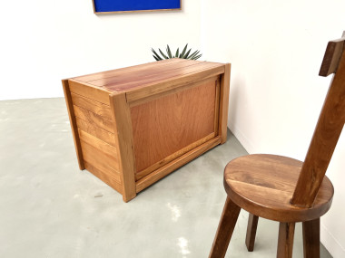 Commode en orme massif, Maison Regain, Circa 1970, vue 14