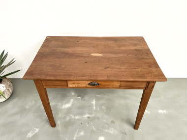 Bureau en merisier massif, aux pieds fuseaux, vue 3