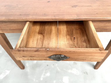 Bureau en merisier massif, aux pieds fuseaux, vue 10