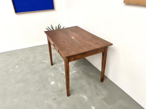 Bureau en merisier massif, aux pieds fuseaux, vue 12