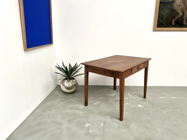 Bureau en merisier massif, aux pieds fuseaux, vue 14