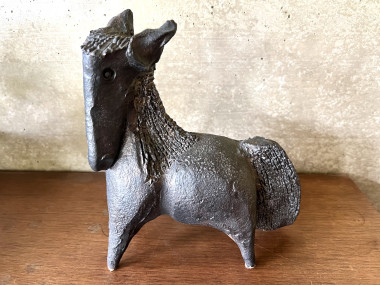 Sculpture en céramique émaillée noire signée Pouchain – Circa 1960, vue 4