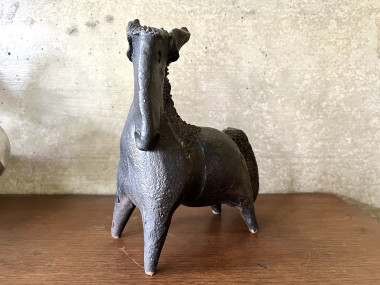 Sculpture en céramique émaillée noire signée Pouchain – Circa 1960, vue 5