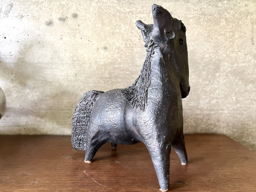 Sculpture en céramique émaillée noire signée Pouchain – Circa 1960, vue 9