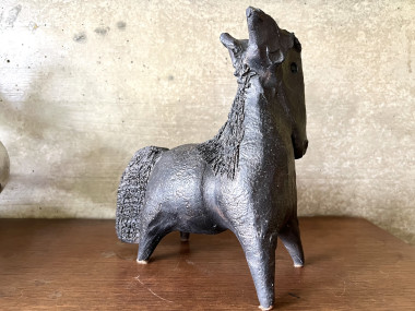 Sculpture en céramique émaillée noire signée Pouchain – Circa 1960, vue 9