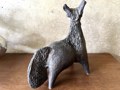 Sculpture en céramique émaillée noire signée Pouchain – Circa 1960, vue 13