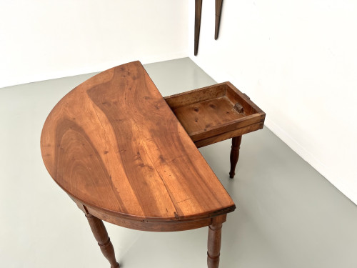 Table demi-lune en noyer massif, circa 1900, vue 15