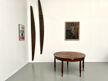 Table demi-lune en noyer massif, circa 1900, vue 17