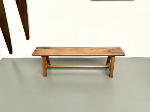 Petit banc en noyer, années 70, vue 3
