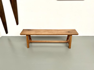 Petit banc en noyer, années 70, vue 3