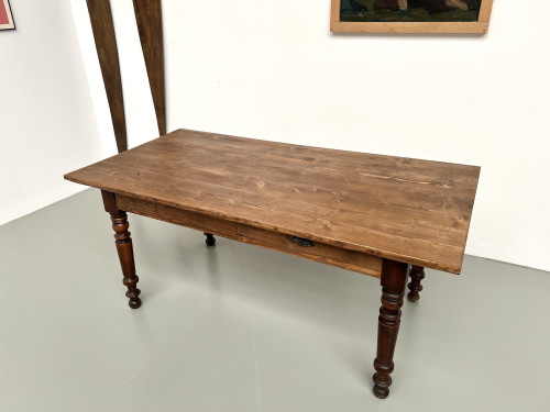 Petite table de ferme en pin aux pieds tournés, vue 4