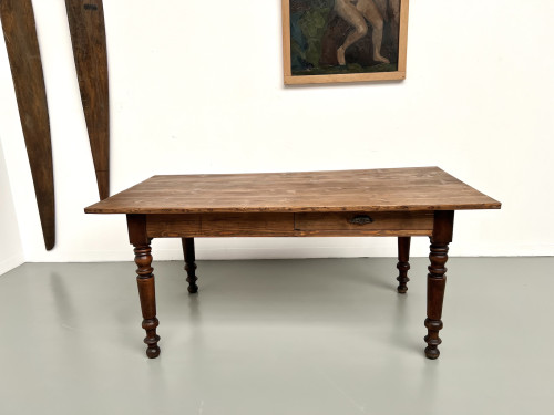 Petite table de ferme en pin aux pieds tournés, vue 5