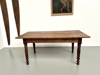 Petite table de ferme en pin aux pieds tournés, vue 5