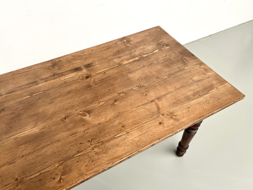 Petite table de ferme en pin aux pieds tournés, vue 7