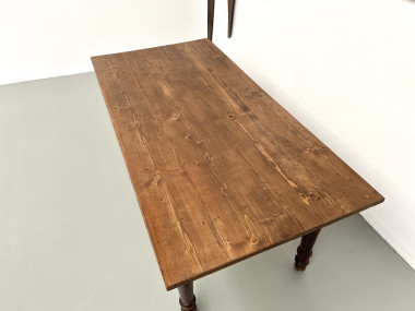 Petite table de ferme en pin aux pieds tournés, vue 8
