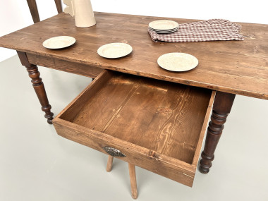Petite table de ferme en pin aux pieds tournés, vue 15