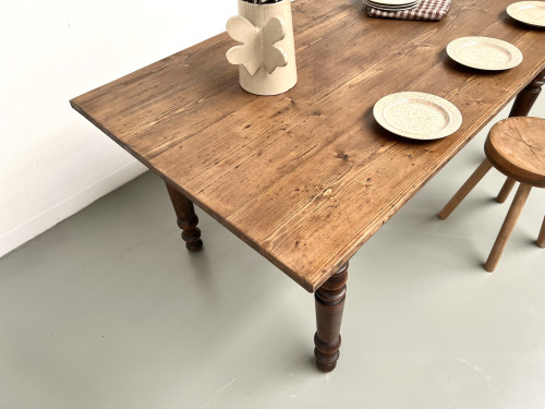 Petite table de ferme en pin aux pieds tournés, vue 22