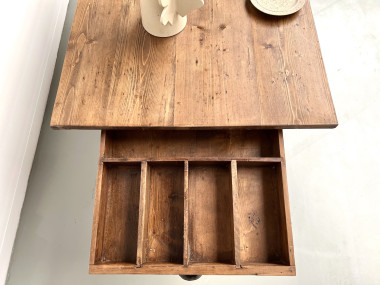 Petite table de ferme en pin aux pieds tournés, vue 27