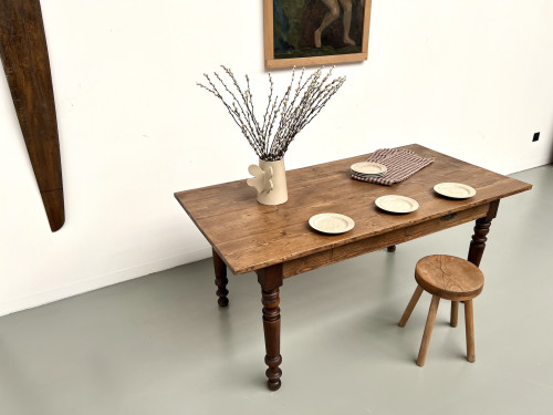Petite table de ferme en pin aux pieds tournés, vue 30