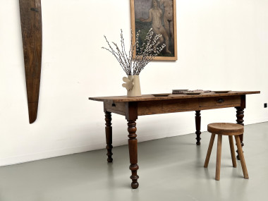 Petite table de ferme en pin aux pieds tournés, vue 31