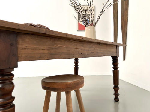 Petite table de ferme en pin aux pieds tournés, vue 36